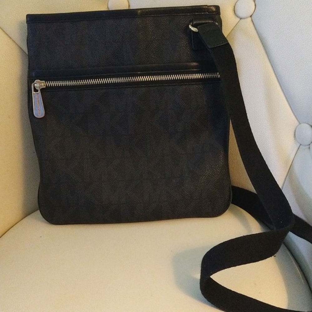 Authentic! Michael Kors Signature Webbing Large Crossbody Bag -Black